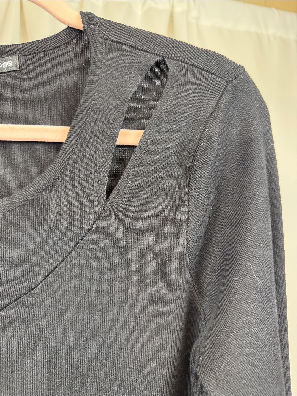 Cable & Gauge NWT Women’s Large Black Cutout V-Neck Long Sleeve Knit Top - Picture 6 of 12